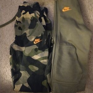 Boys Nike Camo Sweatsuit Size L